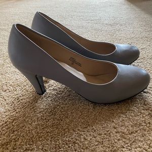 Gray Chase & Chloe heels
